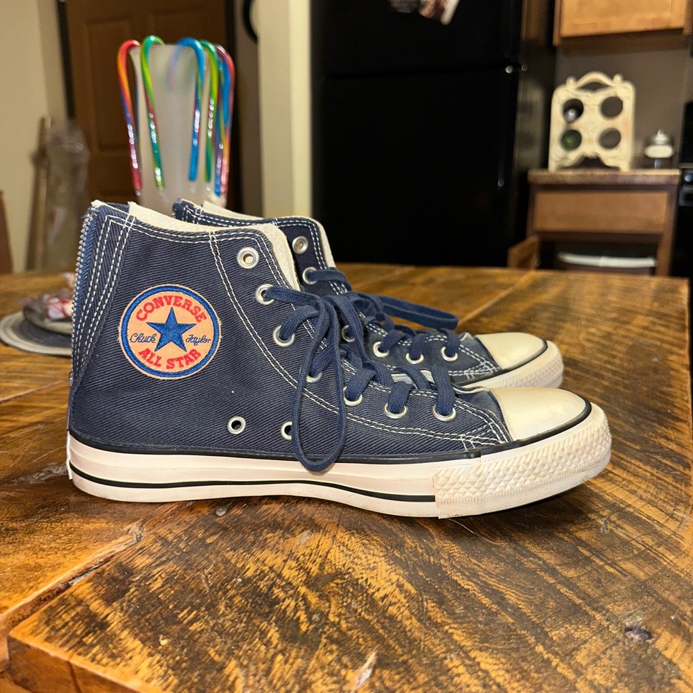 Navy blue Vintage converse 5 1/5 Men’s or 7 in women’s